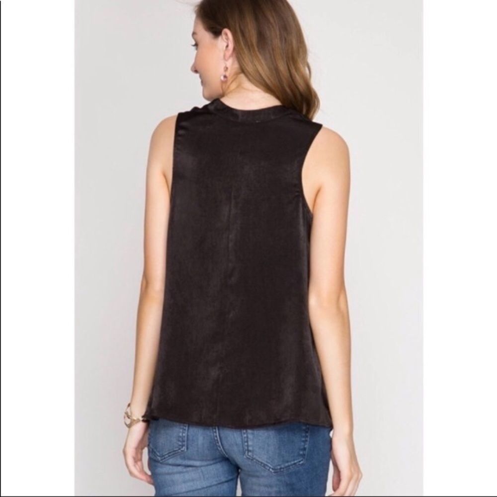 Satin drape neck sleeveless top - L - Picture 3 of 6